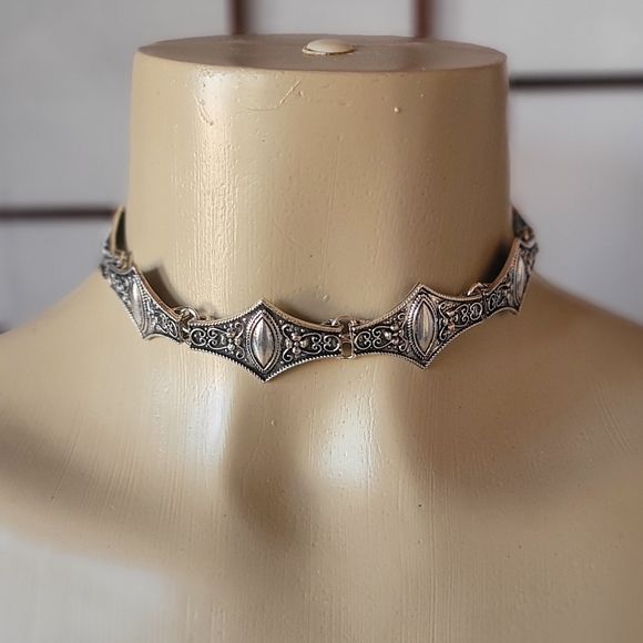 Jewelry - Tarnished Beauty Choker